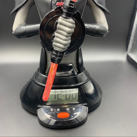 Star Wars Animated Alarm Clock Rotating Lightsaber - Picture 4 of 8